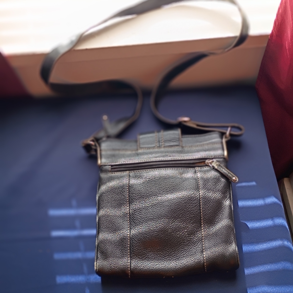 TIGNANELLO Black Crossbody Bag + end  White Stitching. - Picture 7 of 11
